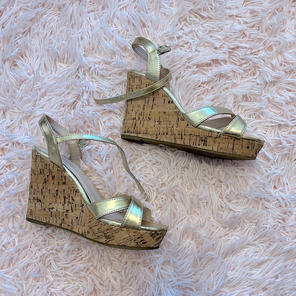 Lulu’s Gold Wedges